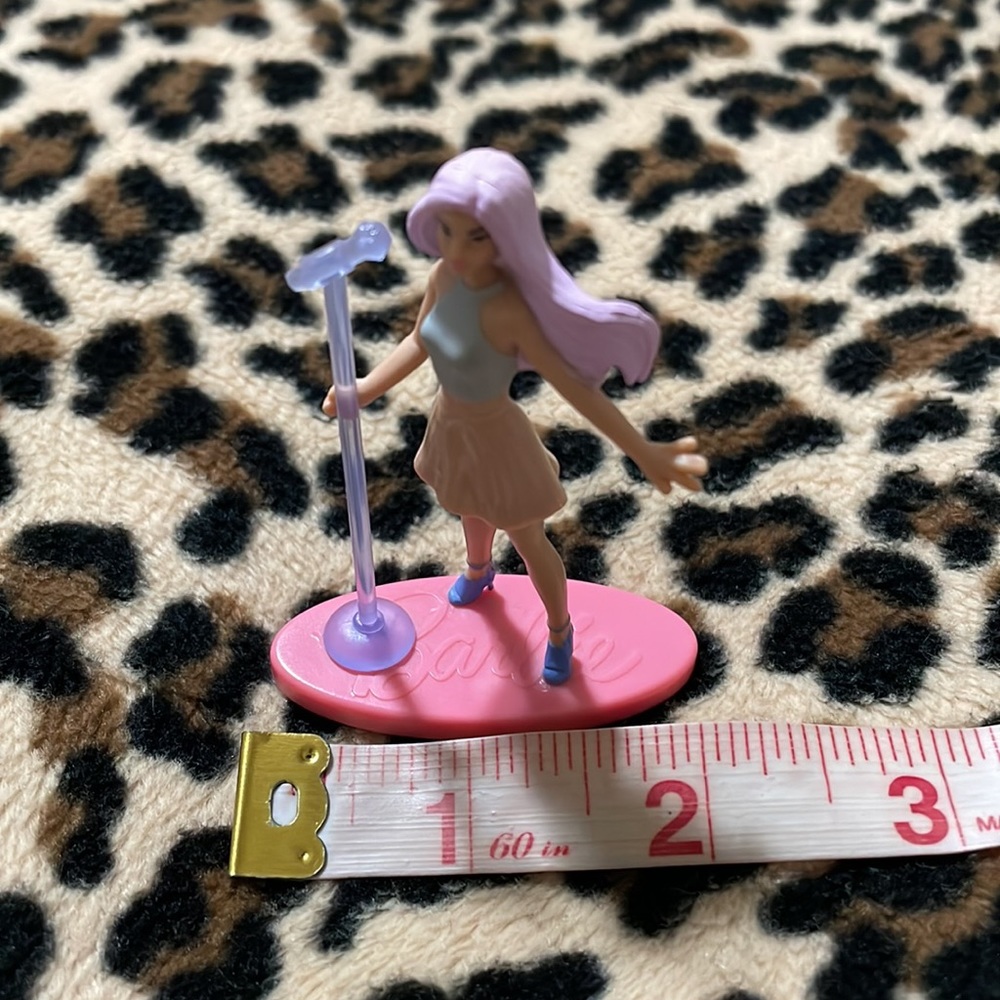 BARBIE 🩷💜 Micro Collection Mini Figure Mermaid Pop Star Dreamtopia Purple Cake - Picture 9 of 15